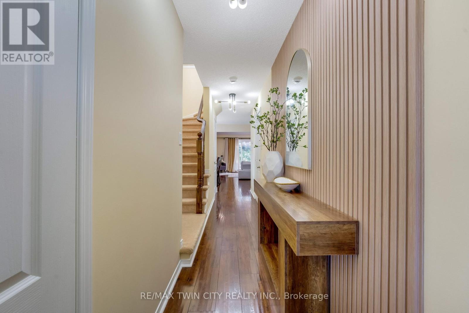 538 BEAUMONT CRESCENT