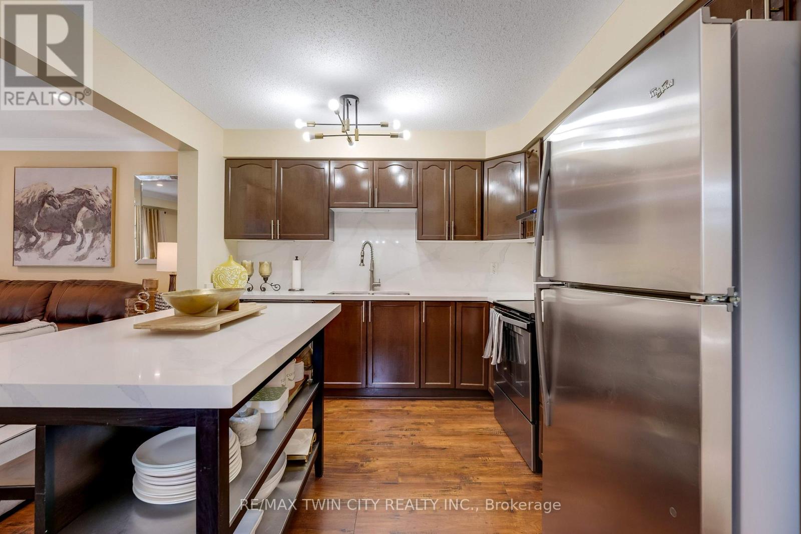 538 BEAUMONT CRESCENT