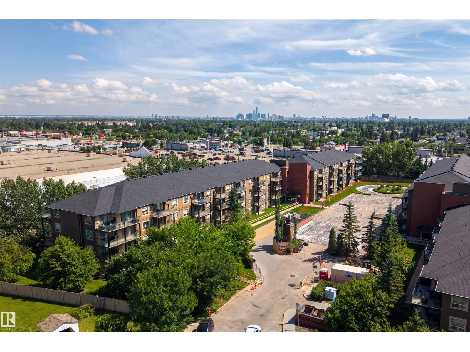 #405 13907 136 ST NW
