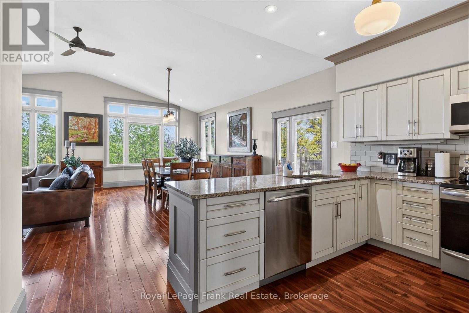 2379 MARSDALE DRIVE