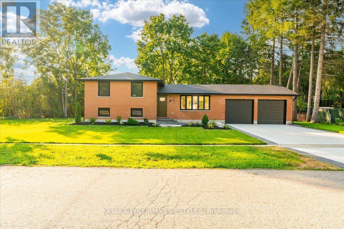 572 CHURCHILL CRESCENT