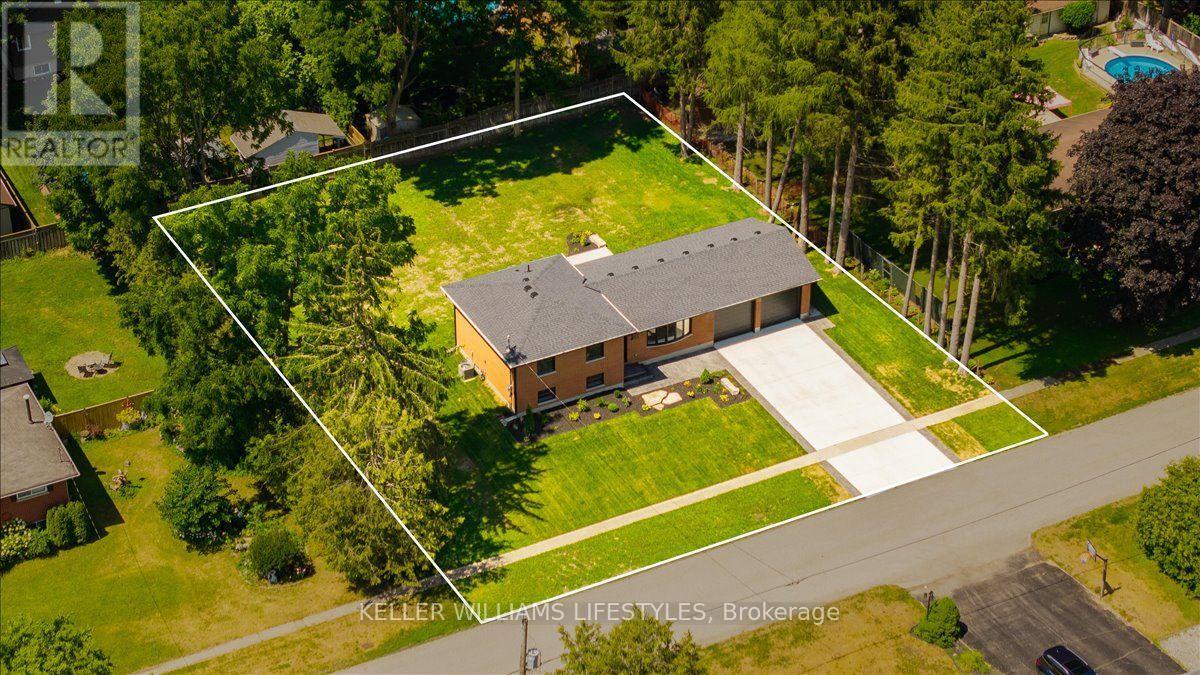 572 CHURCHILL CRESCENT