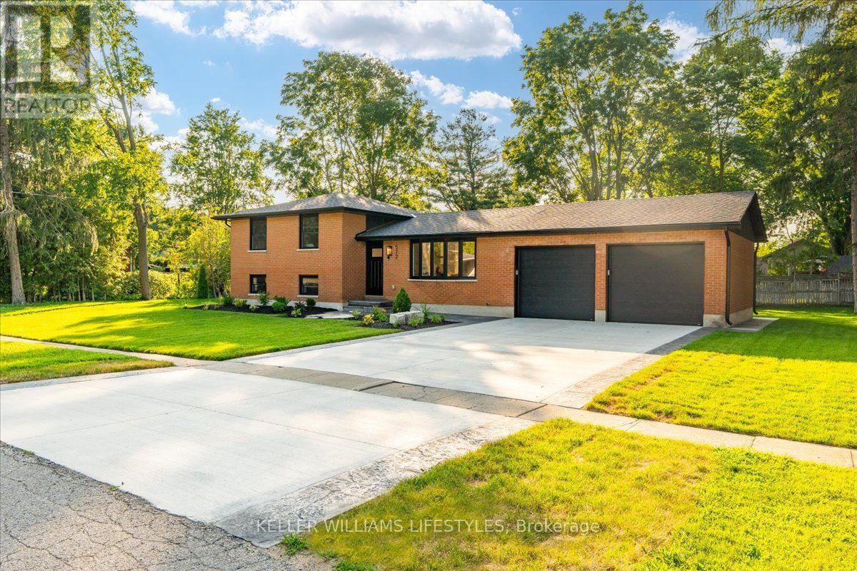 572 CHURCHILL CRESCENT