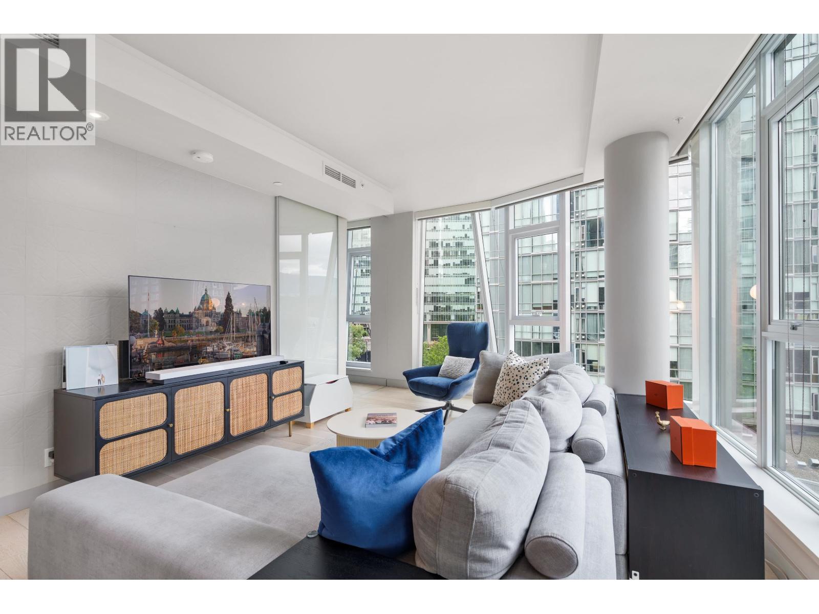 601 1499 W PENDER STREET