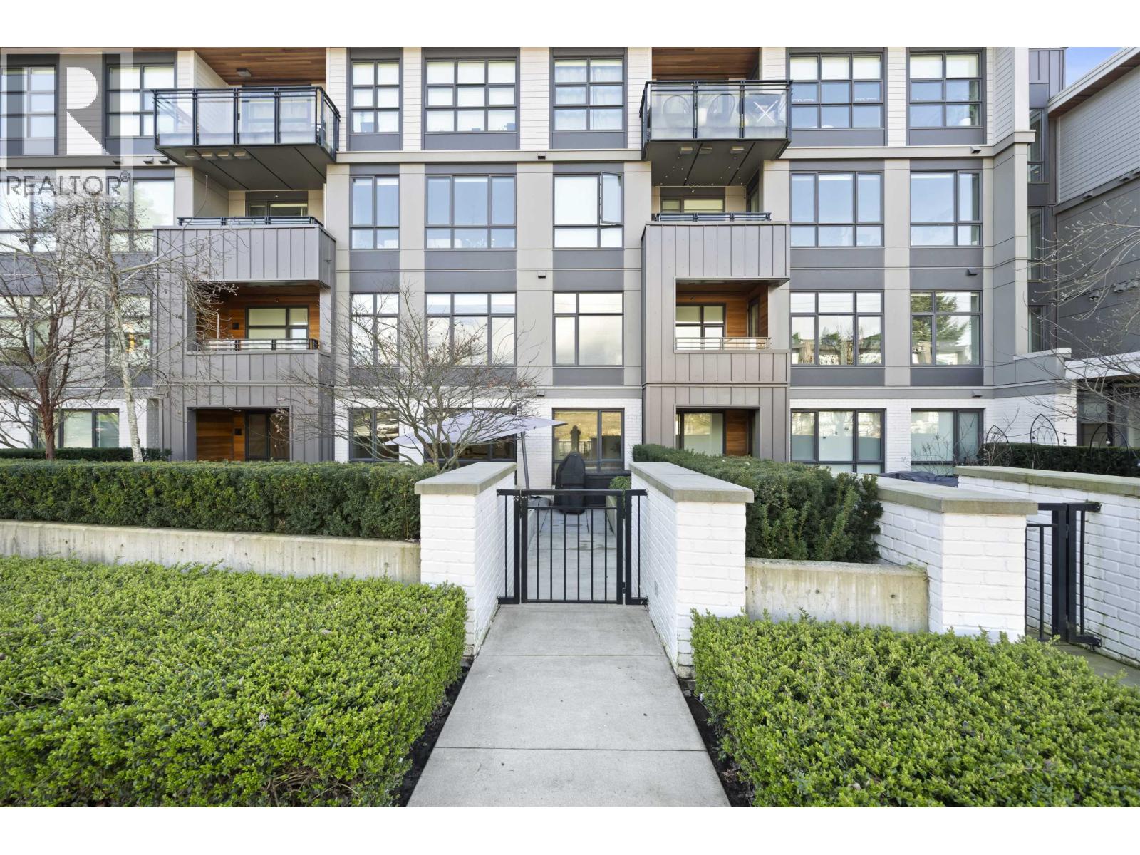 116 747 E 3RD STREET