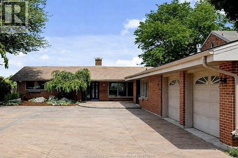 8280 Riverside Dr East Windsor ON N8S1E6