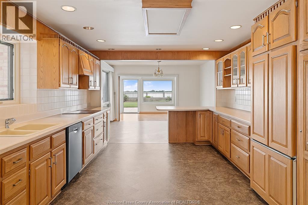 8280 Riverside Dr East