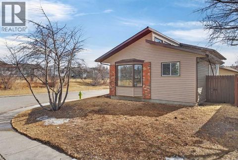 59 Taraglen Court NE Calgary AB T3J2M7