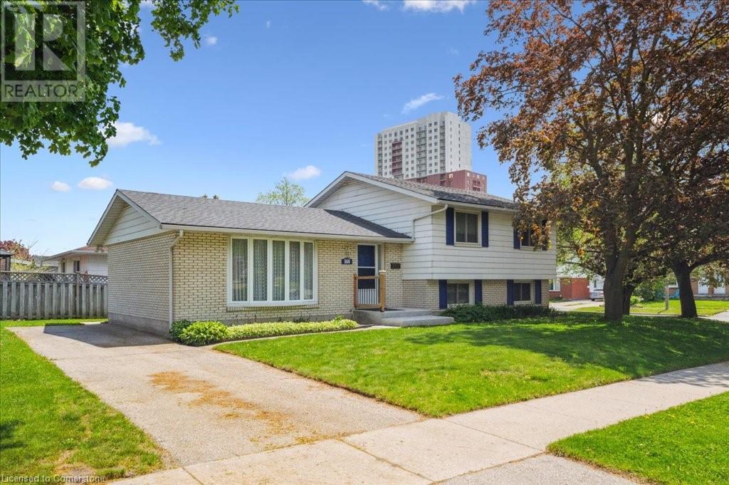 148 PEPPERWOOD Crescent