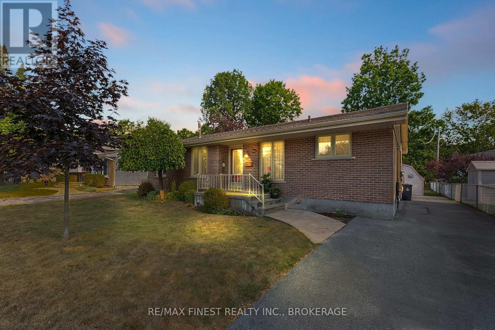 984 LINCOLN DRIVE