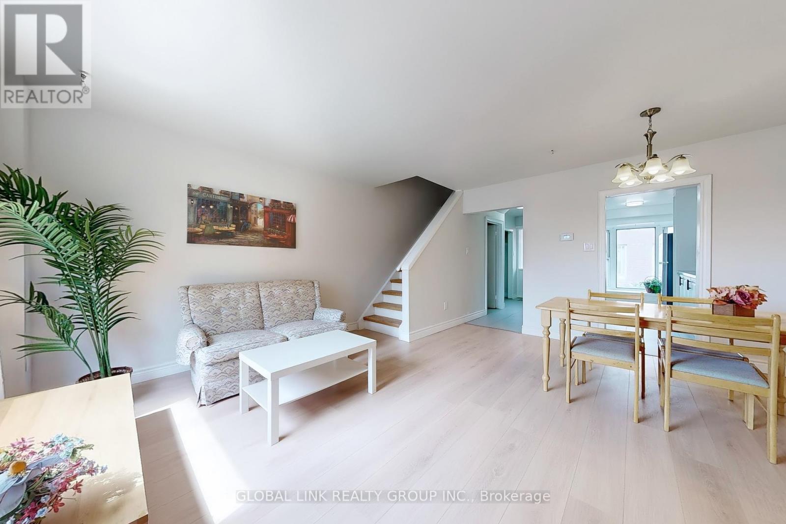 6 - 85 RAMEAU DRIVE S