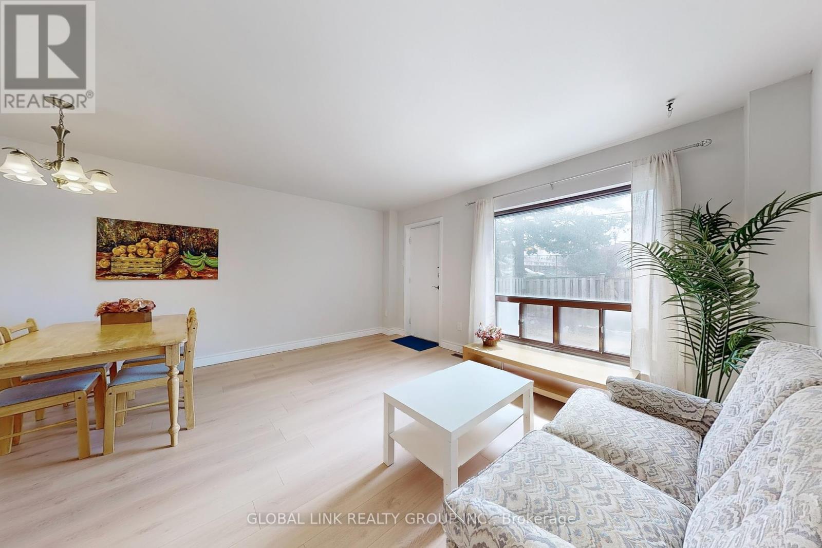 6 - 85 RAMEAU DRIVE S