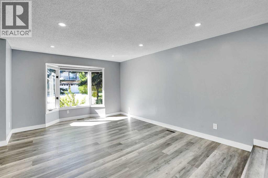 35 Castlefall Grove NE