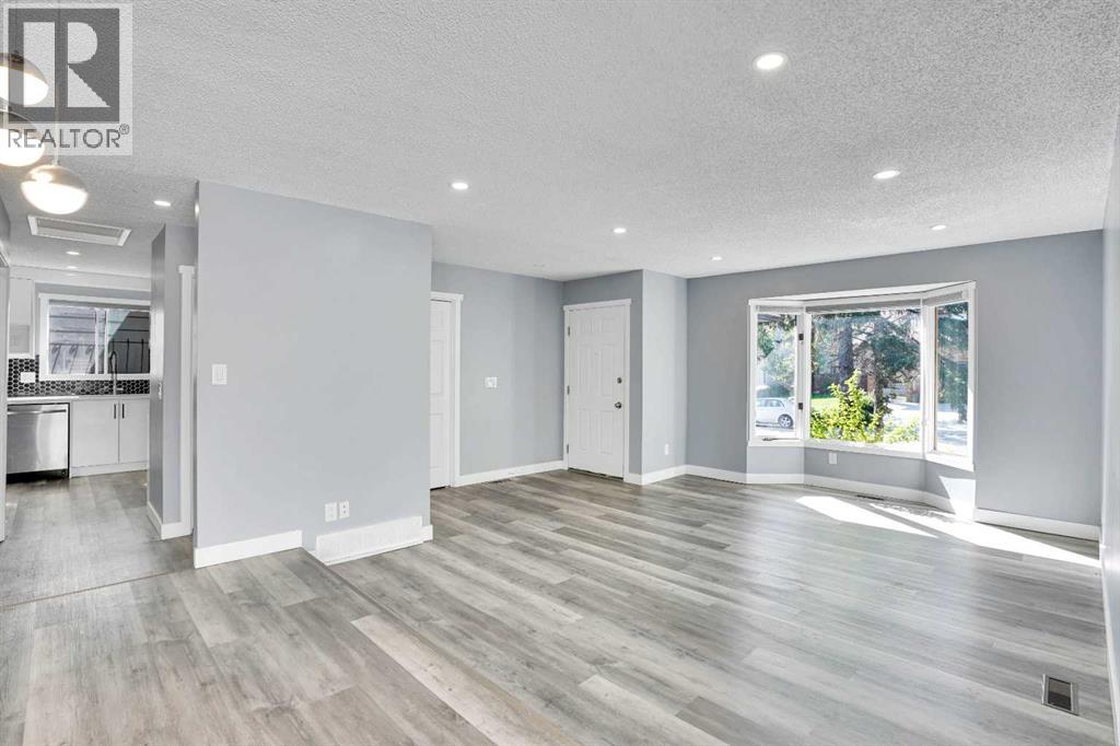 35 Castlefall Grove NE