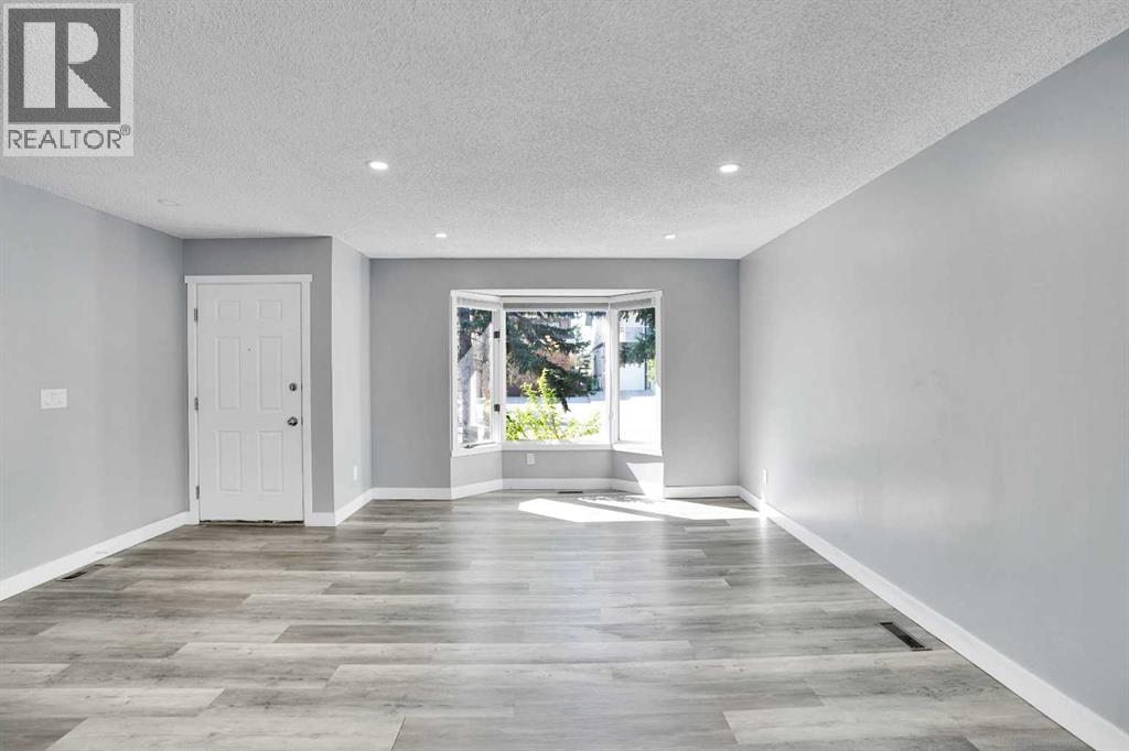 35 Castlefall Grove NE