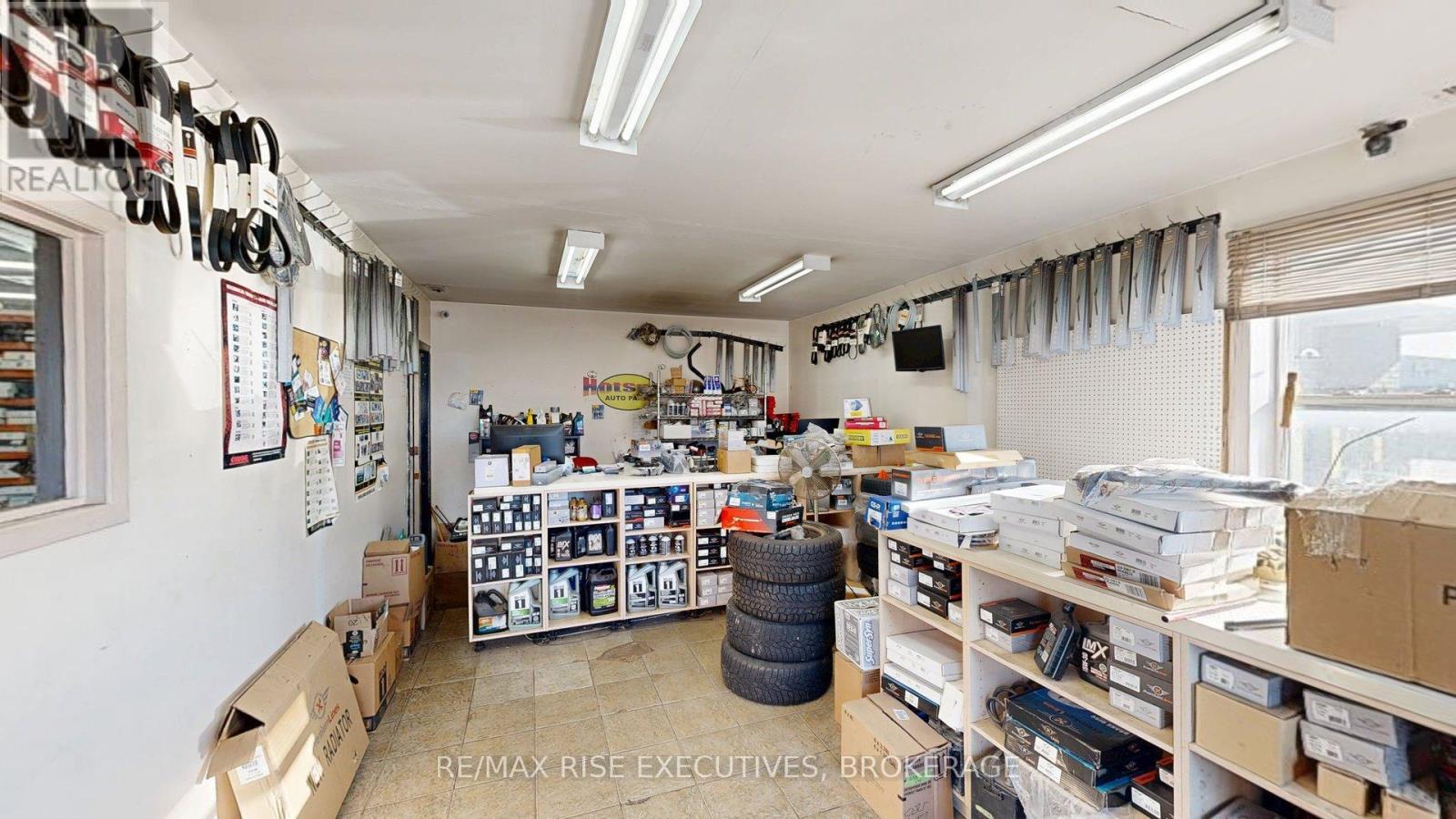 471 MACDONNELL STREET