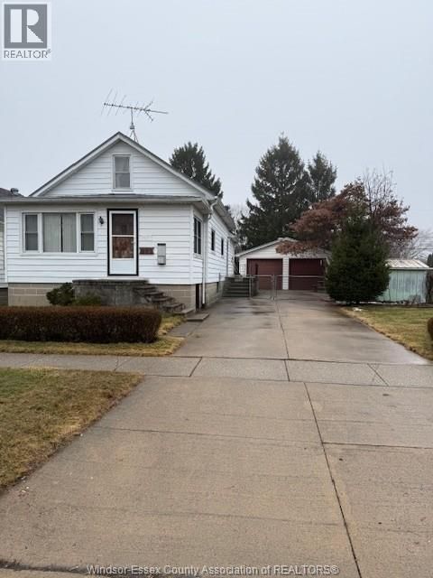 811 WILLIAM Tecumseh ON N8N2A2