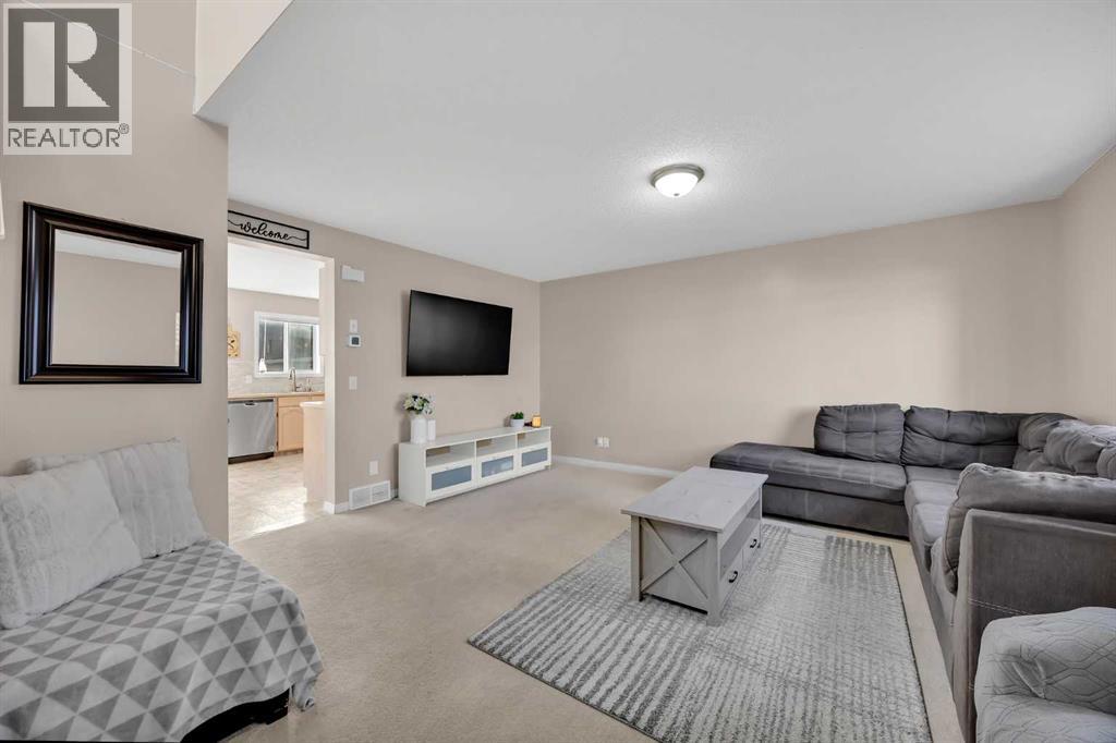 26 Saddlemead Close NE