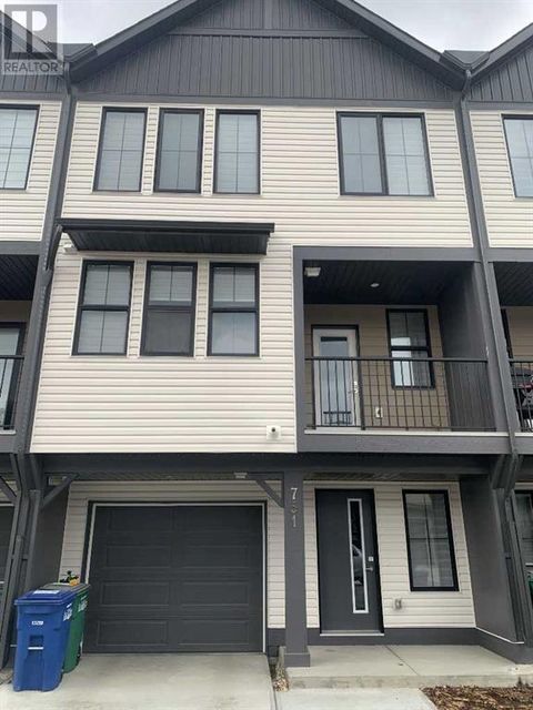 751 South Point Heath SW Airdrie AB T4B5M7