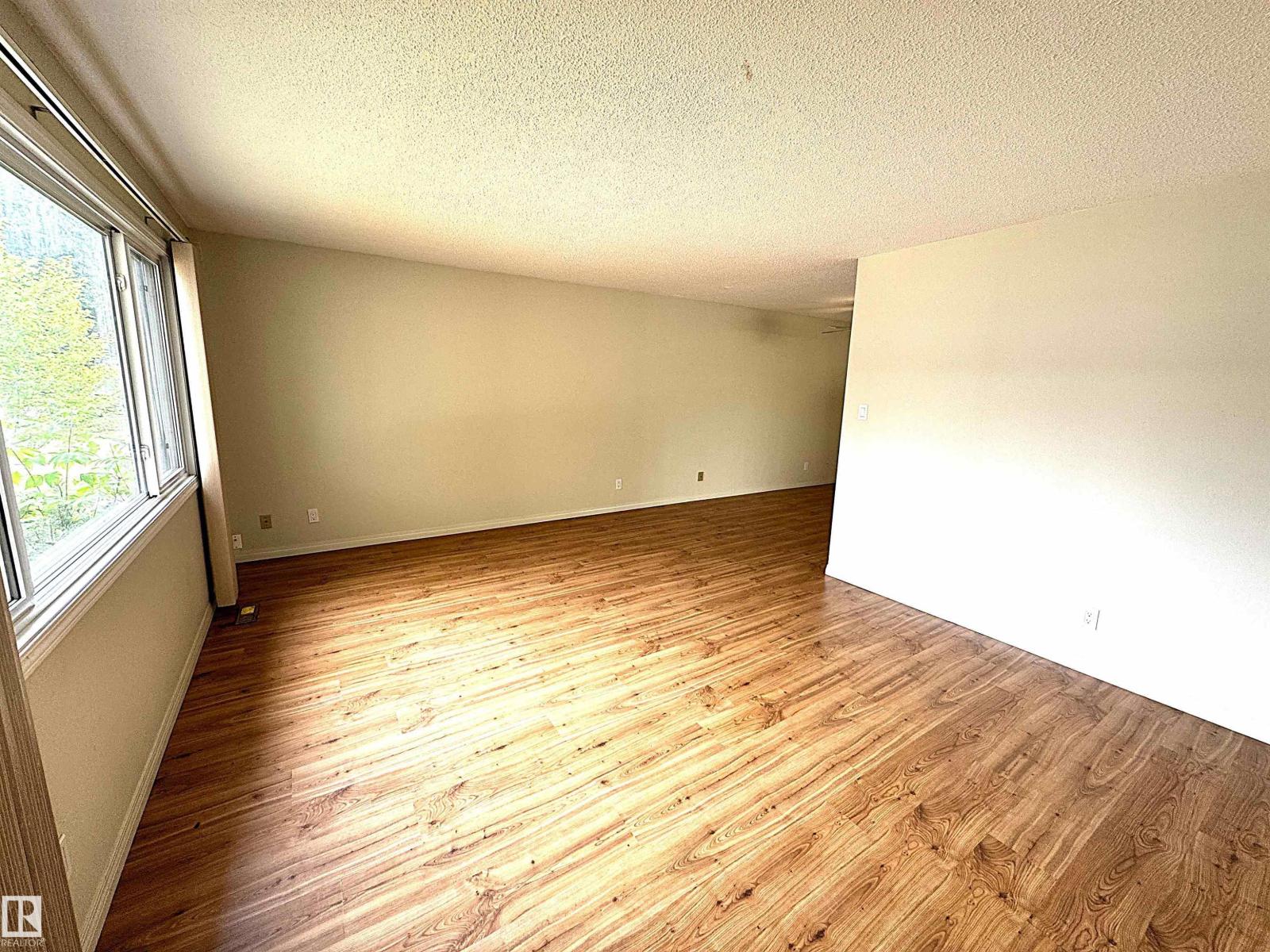 3315 & 3317 105 AV NW