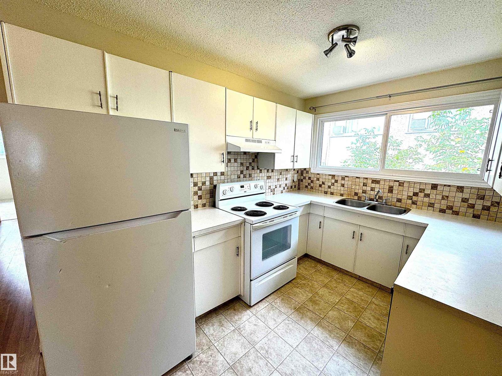 3315 & 3317 105 AV NW