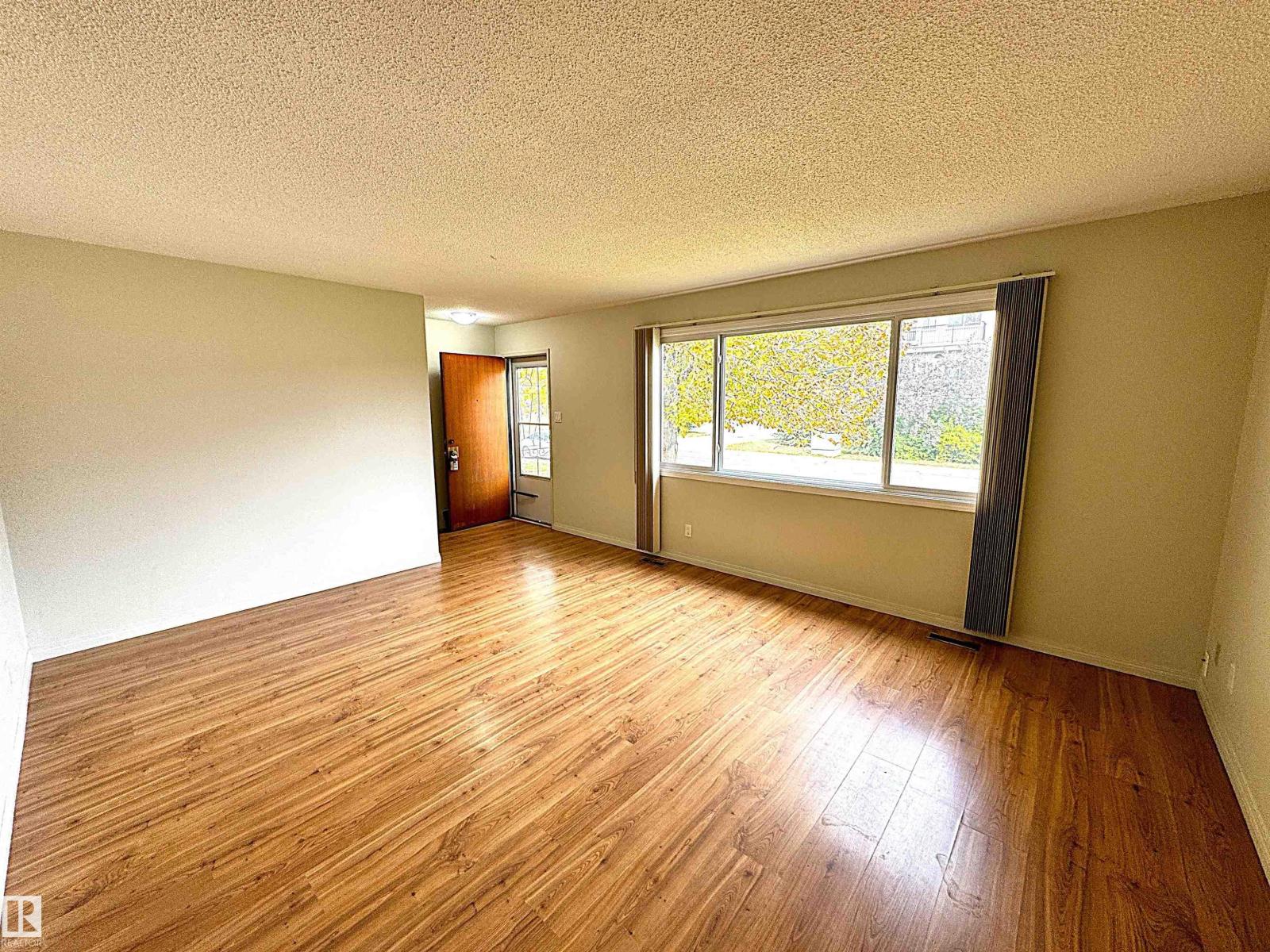 3315 & 3317 105 AV NW