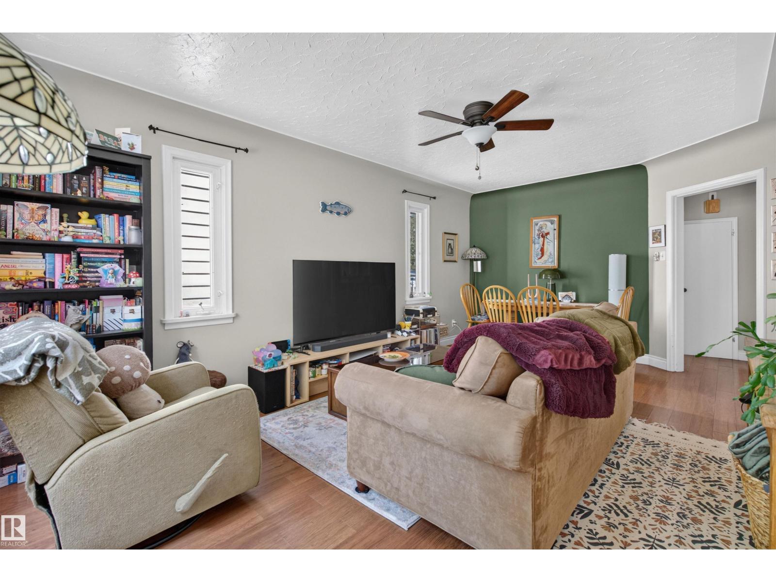 9741 72 AV NW