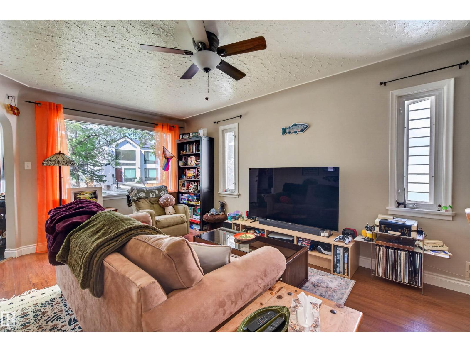 9741 72 AV NW