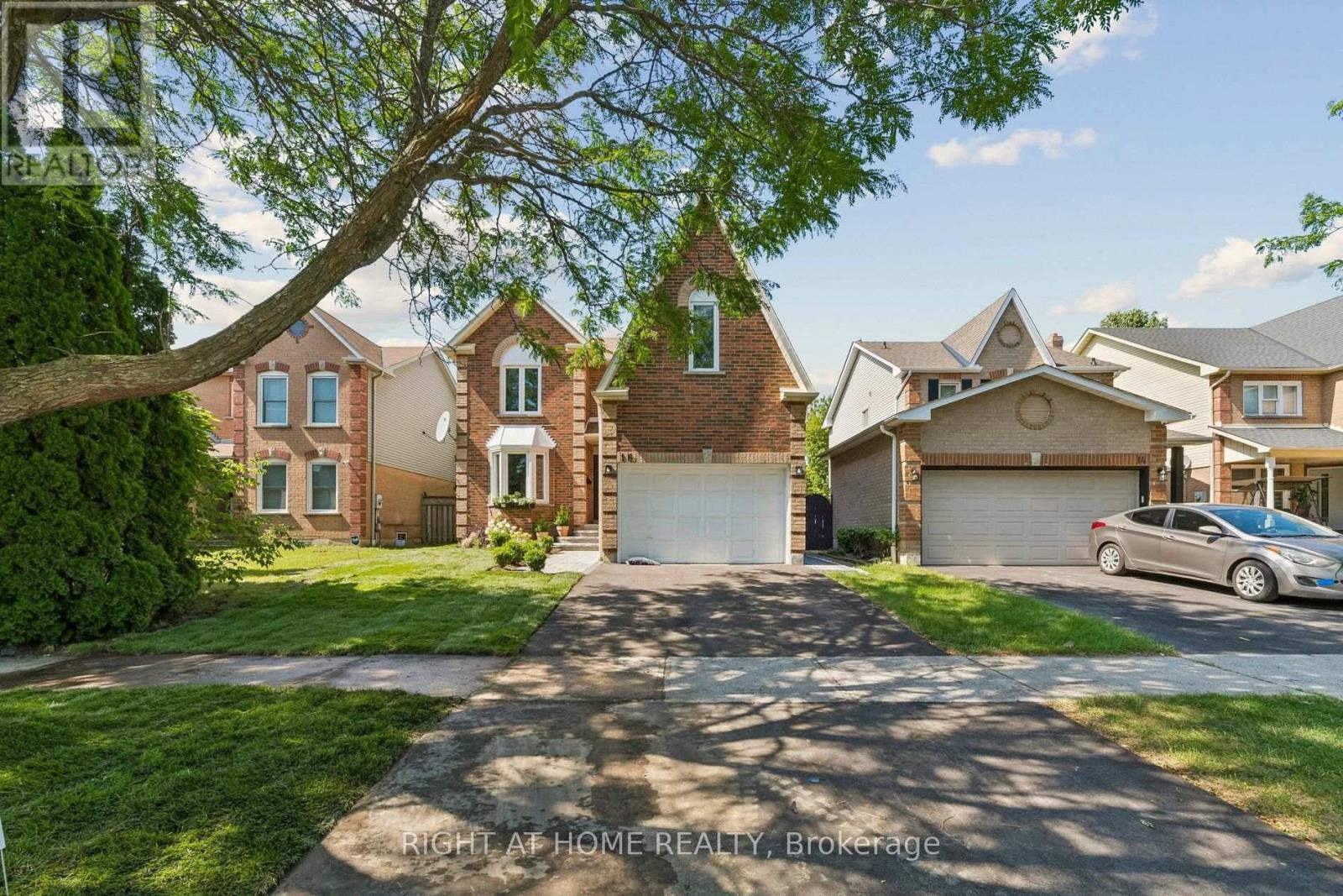 16 IAN FLEMING CRESCENT