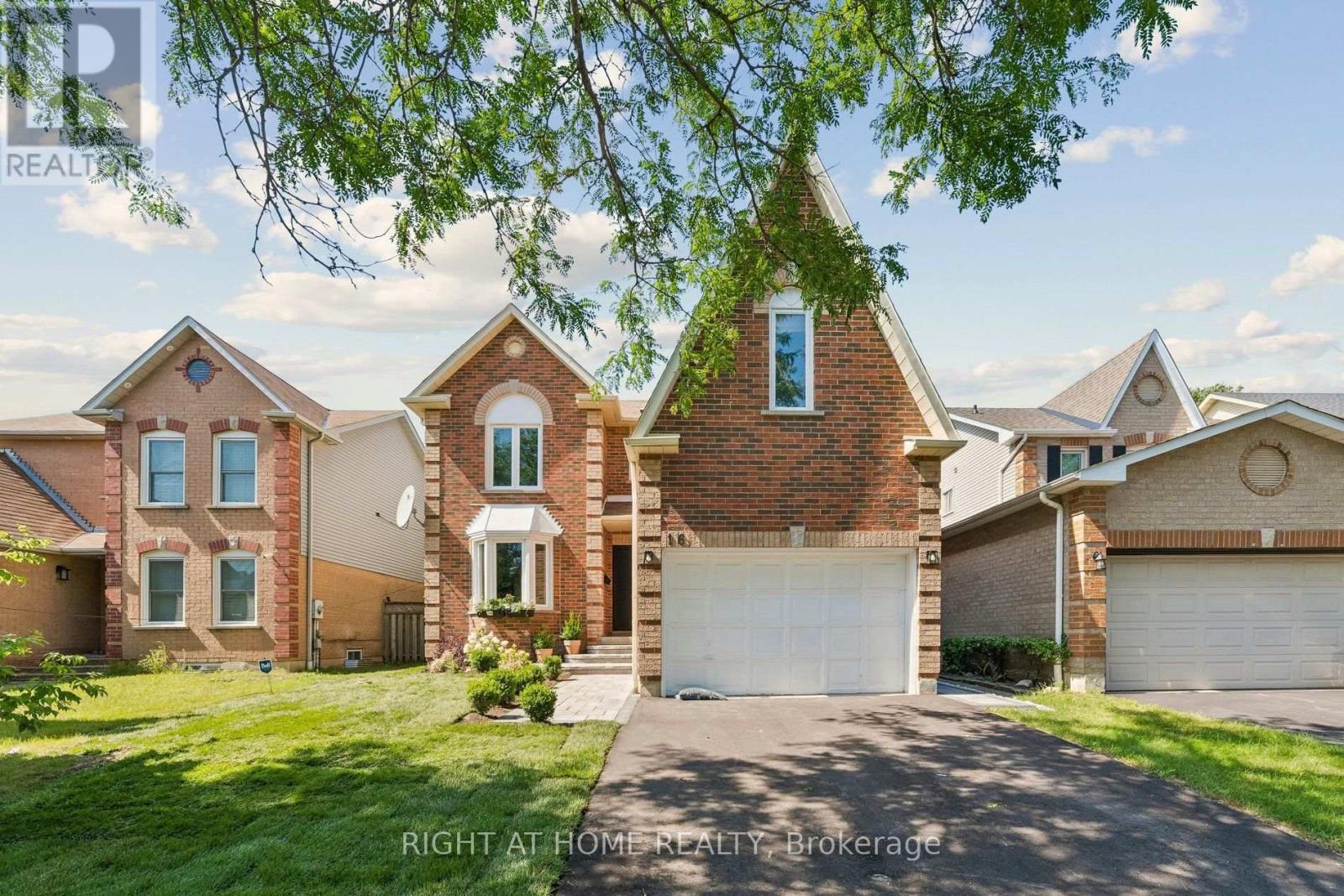 16 IAN FLEMING CRESCENT