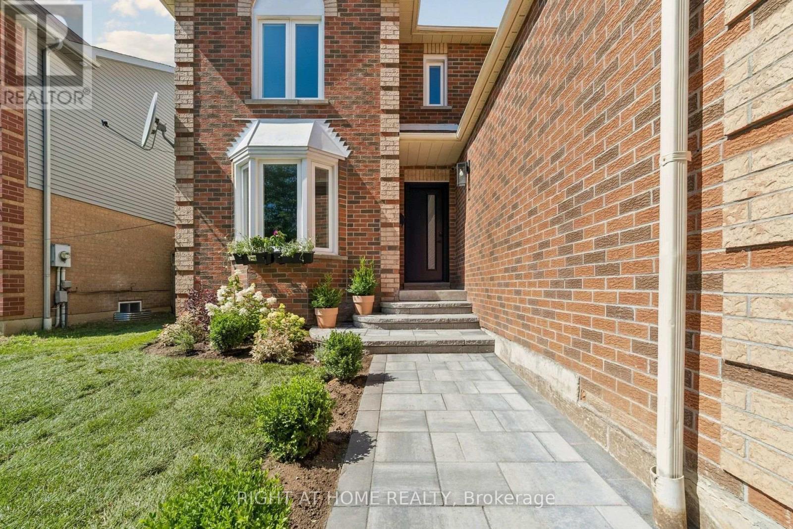 16 IAN FLEMING CRESCENT