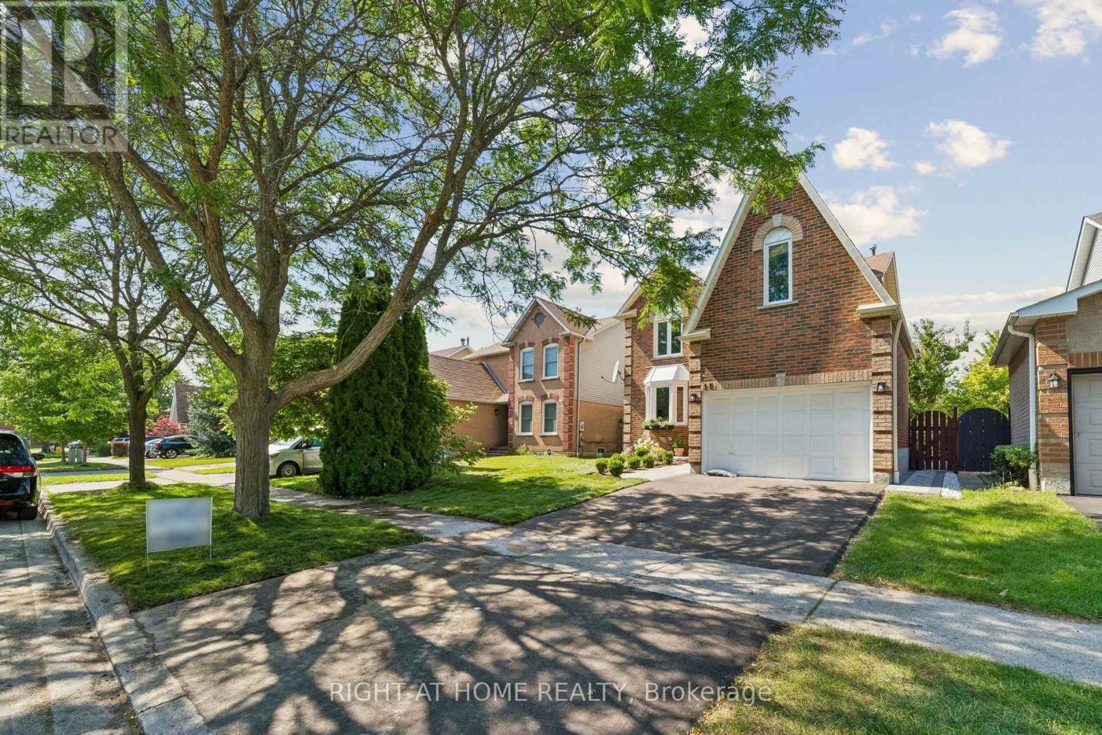 16 IAN FLEMING CRESCENT