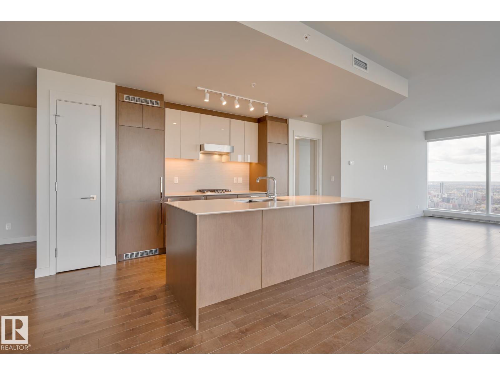 #3901 10360 102 ST NW