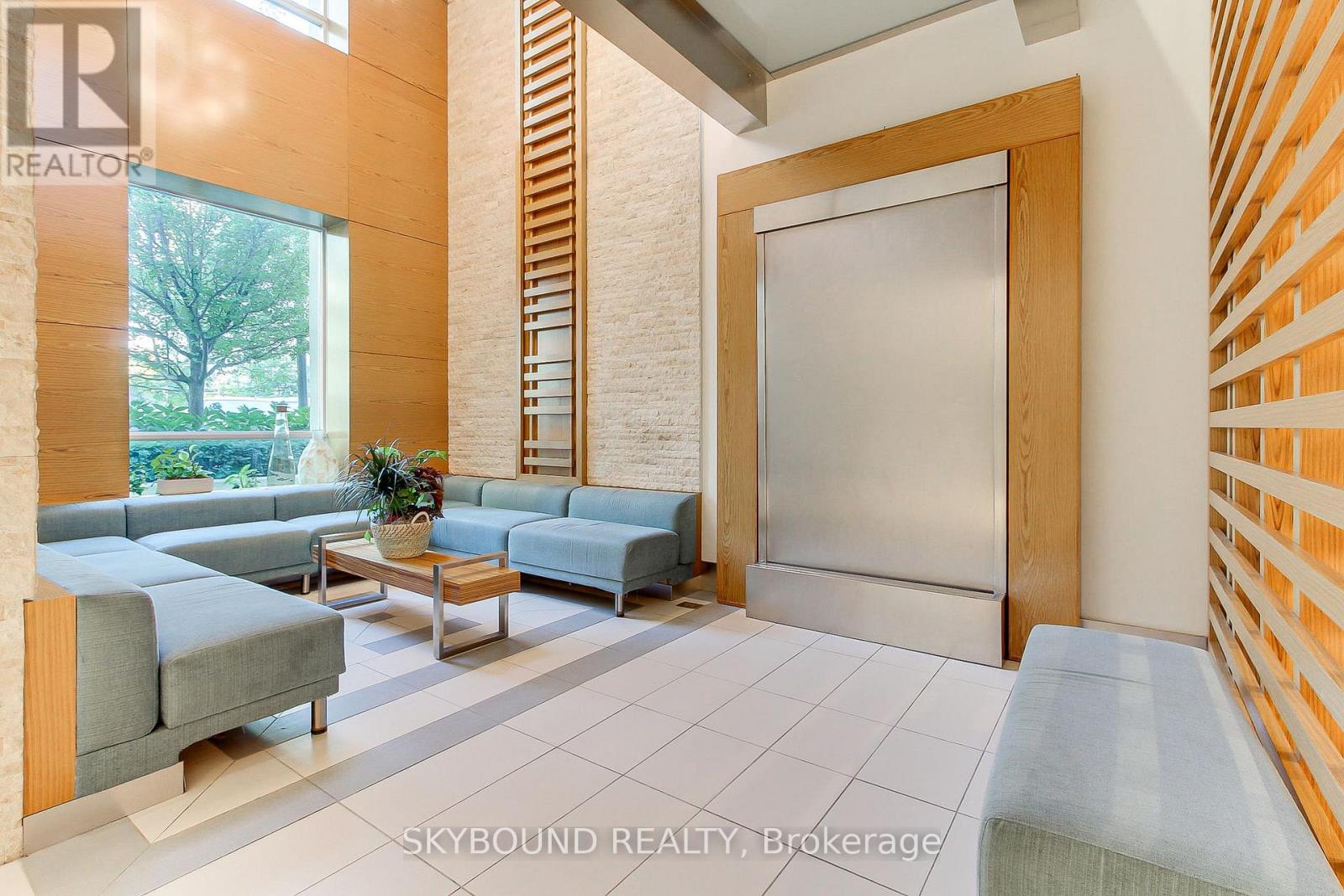 2723 - 165 LEGION ROAD N