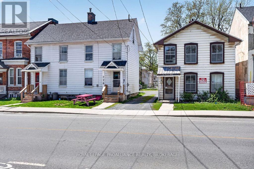 230-228-226 UNIVERSITY AVENUE E
