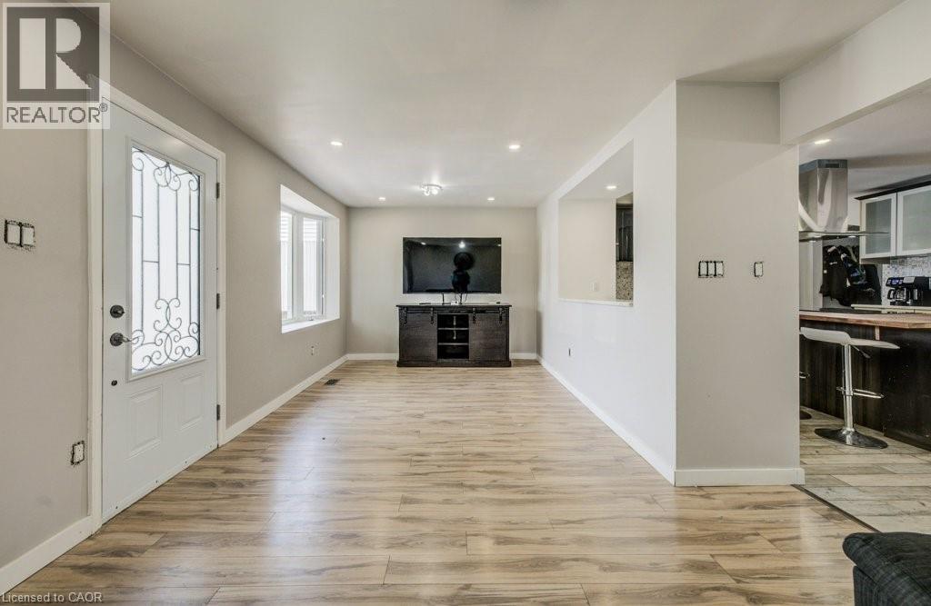 54 SEVENTH Avenue - Photo 3