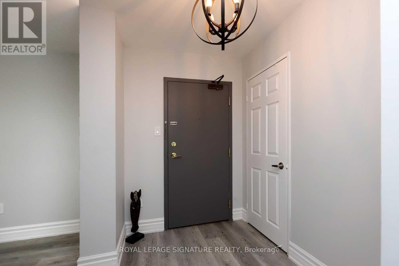 1101 - 100 COUNTY COURT BOULEVARD