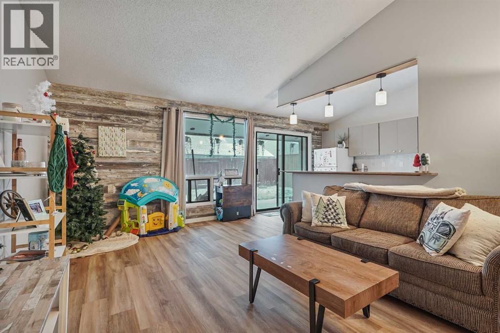 1538 St Edward Boulevard N