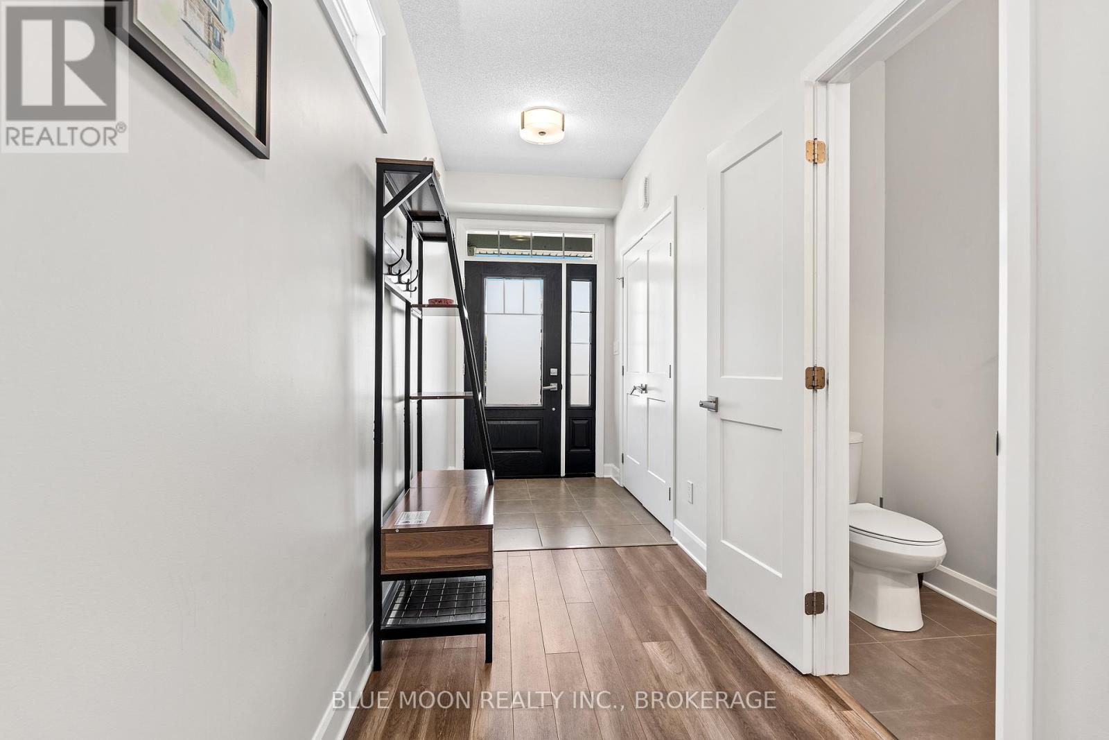 1555 DAVENPORT CRESCENT