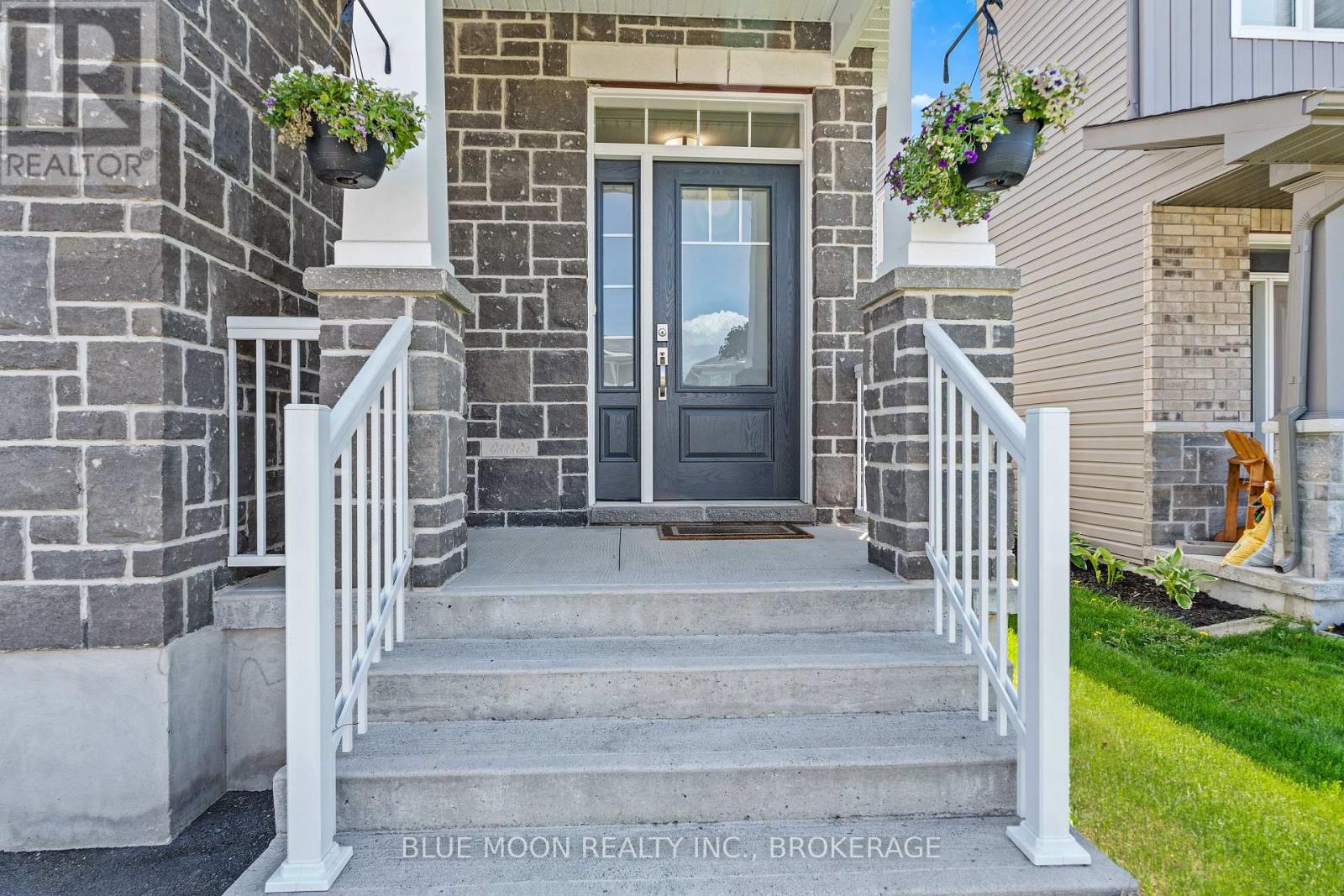 1555 DAVENPORT CRESCENT