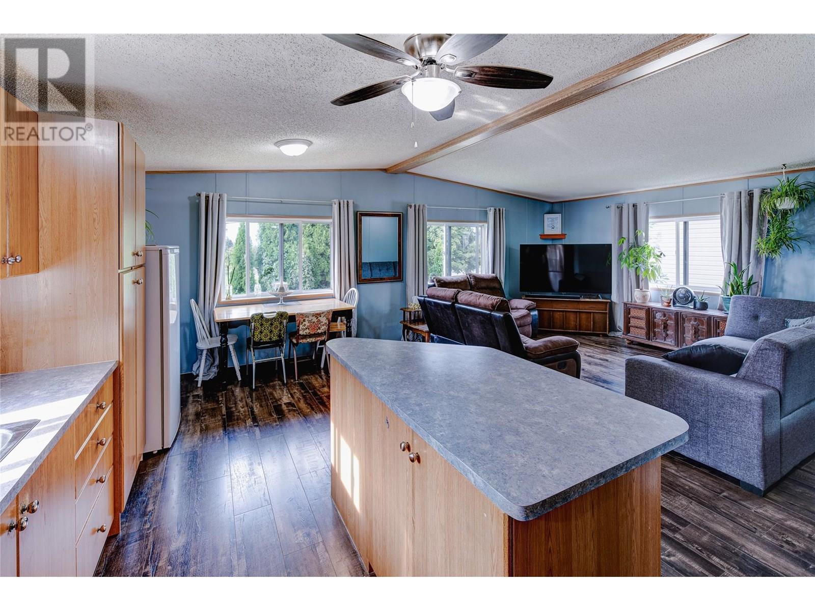 5155 Chute Lake Road Unit# 102