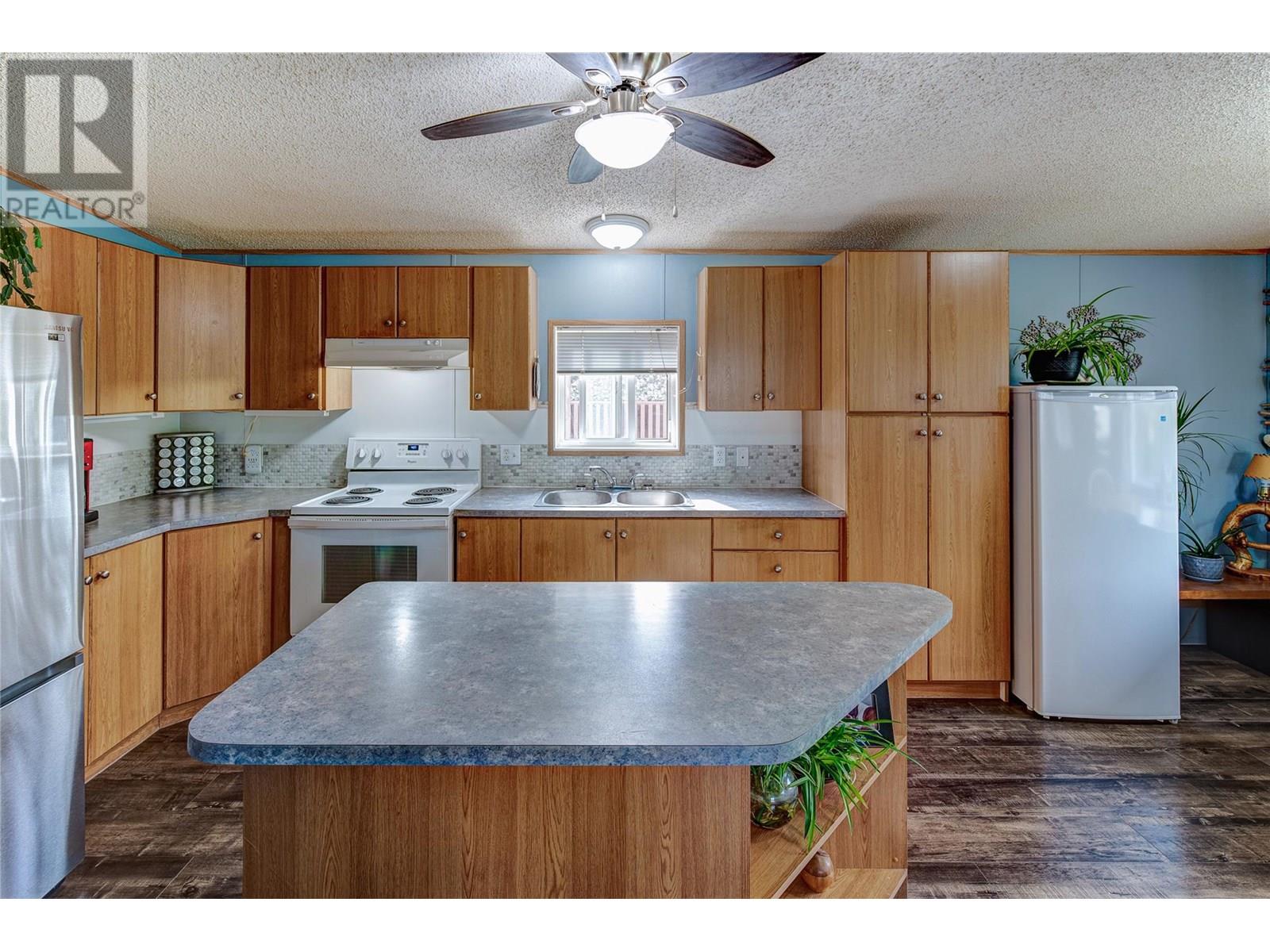5155 Chute Lake Road Unit# 102