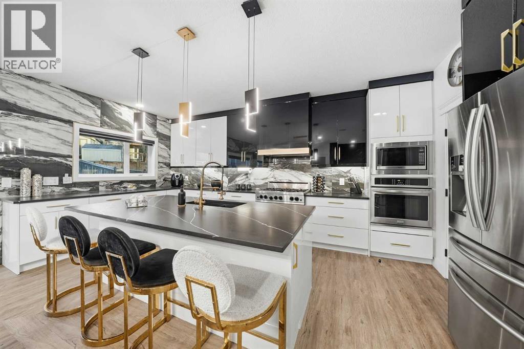 630 Rocky Ridge View NW