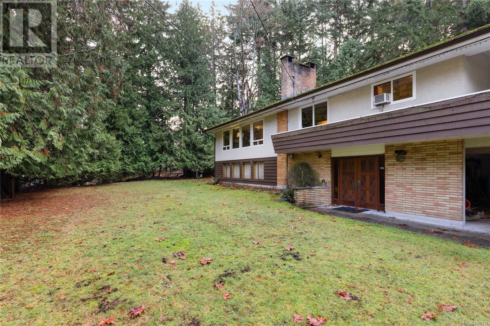 5611/5621 Hammond Bay Rd