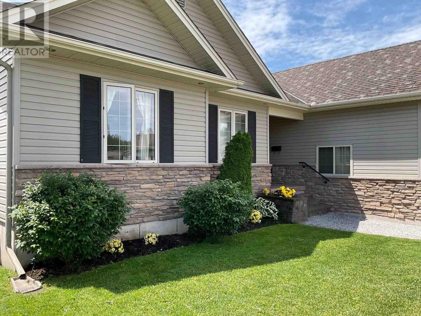 99 Beaumont AVE - Photo 2