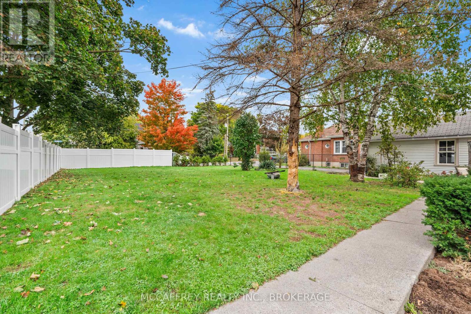 209 CENTRE STREET N