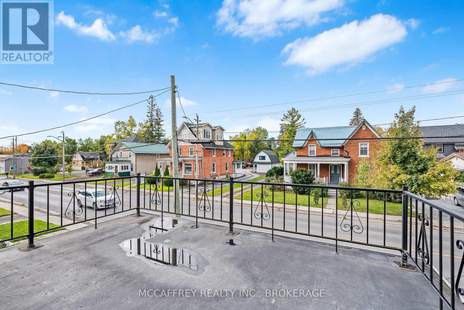 209 CENTRE STREET N