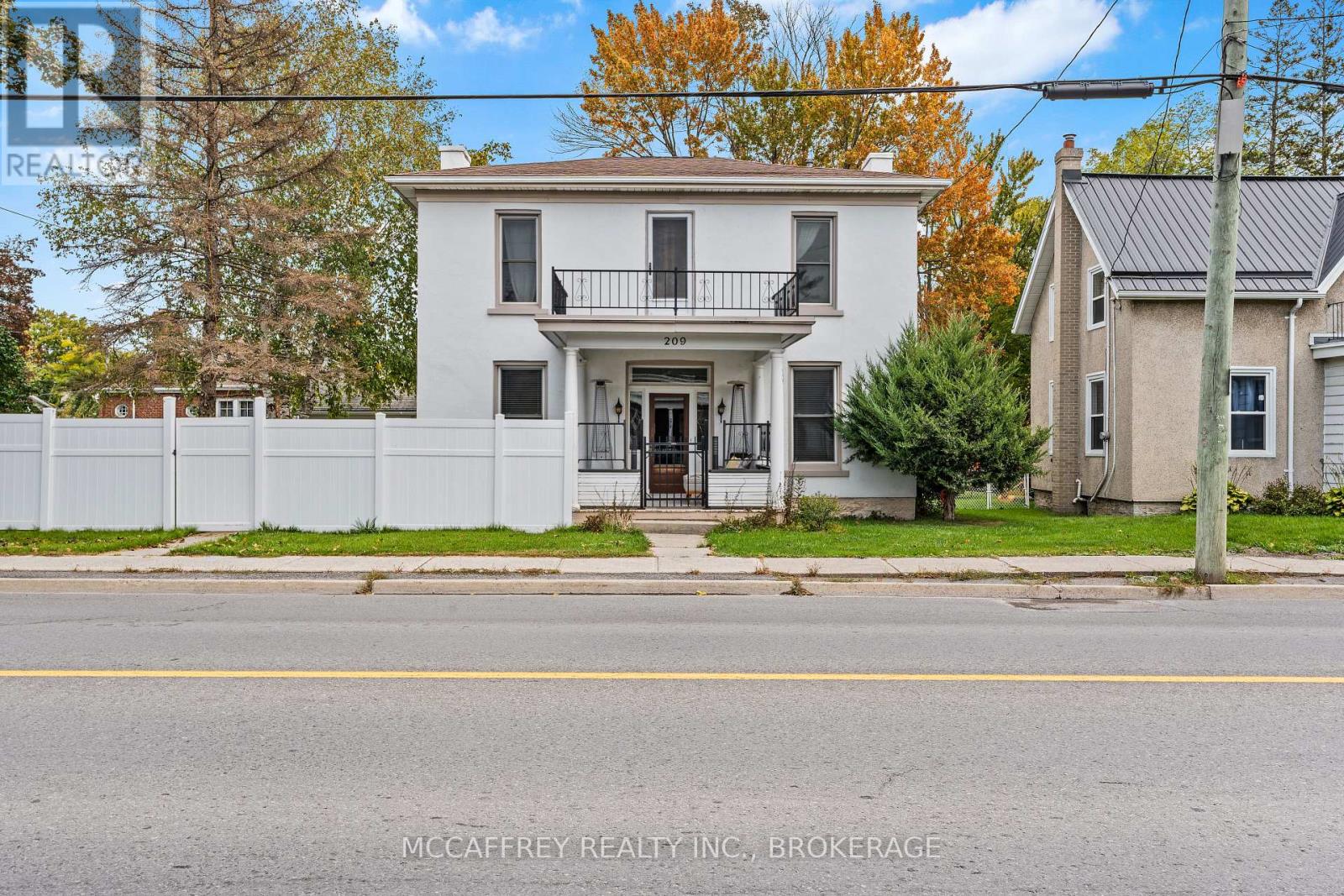 209 CENTRE STREET N