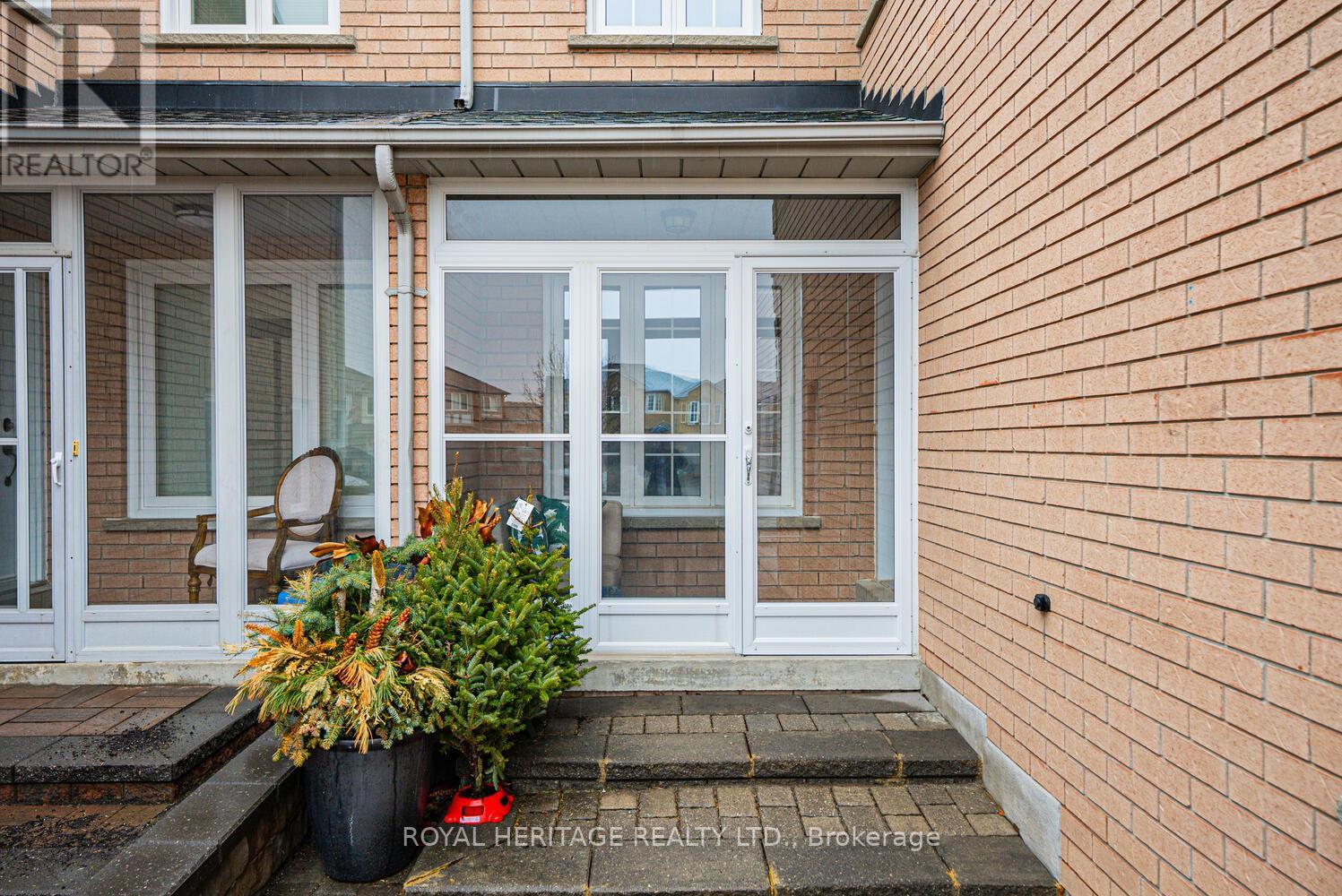 27 OPERA PLACE N