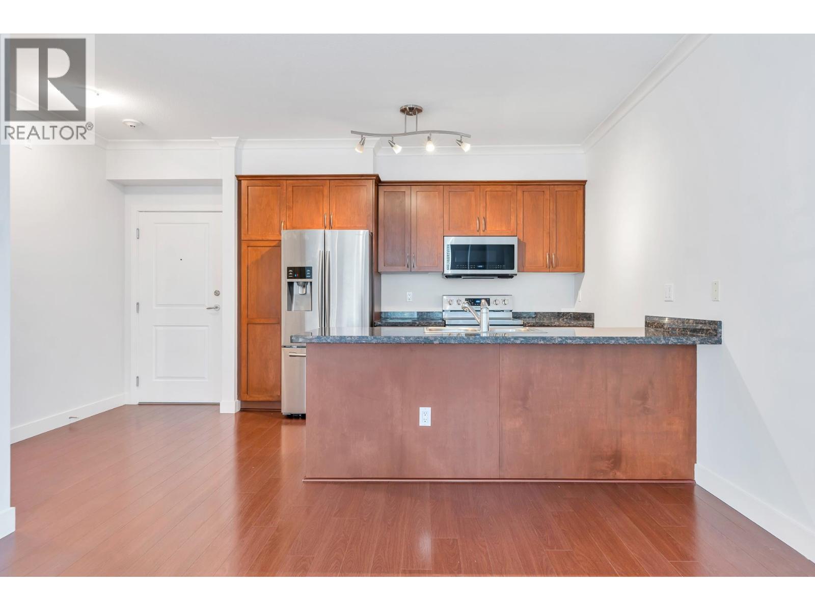 210 1375 VIEW CRESCENT